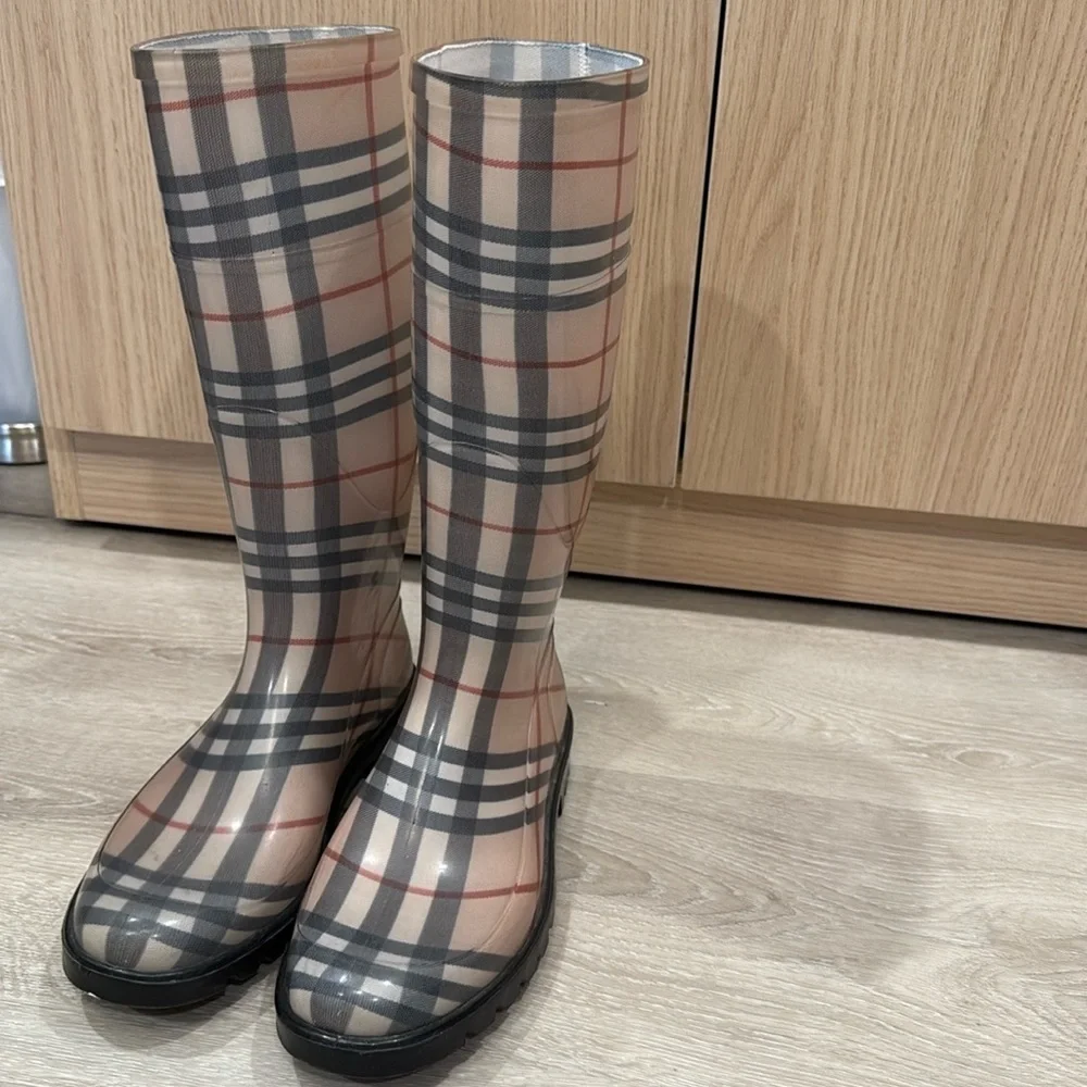 Burberry Rain and Snow Boots - Picture 2 of 5